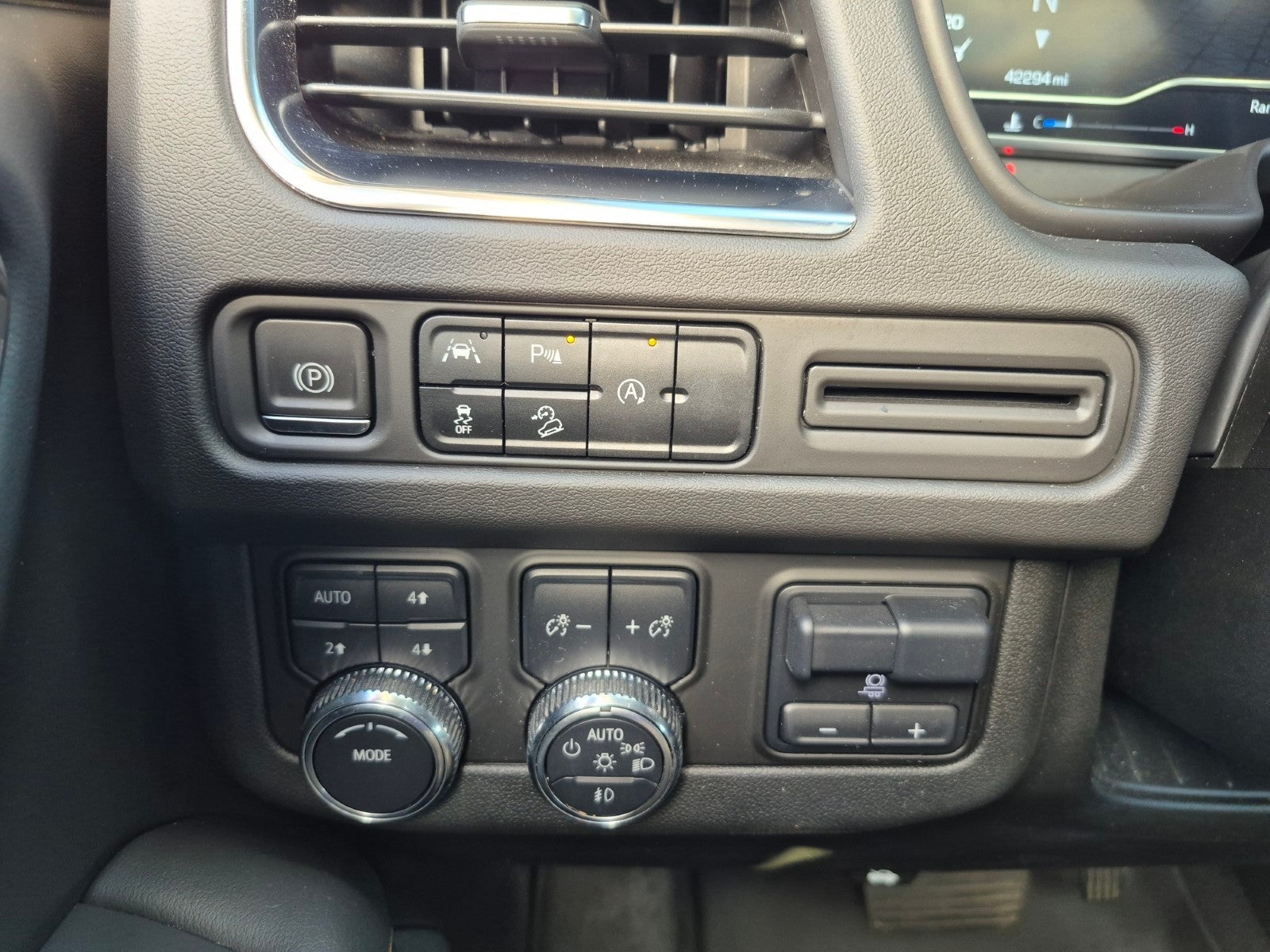 2023 GMC Yukon XL AT4