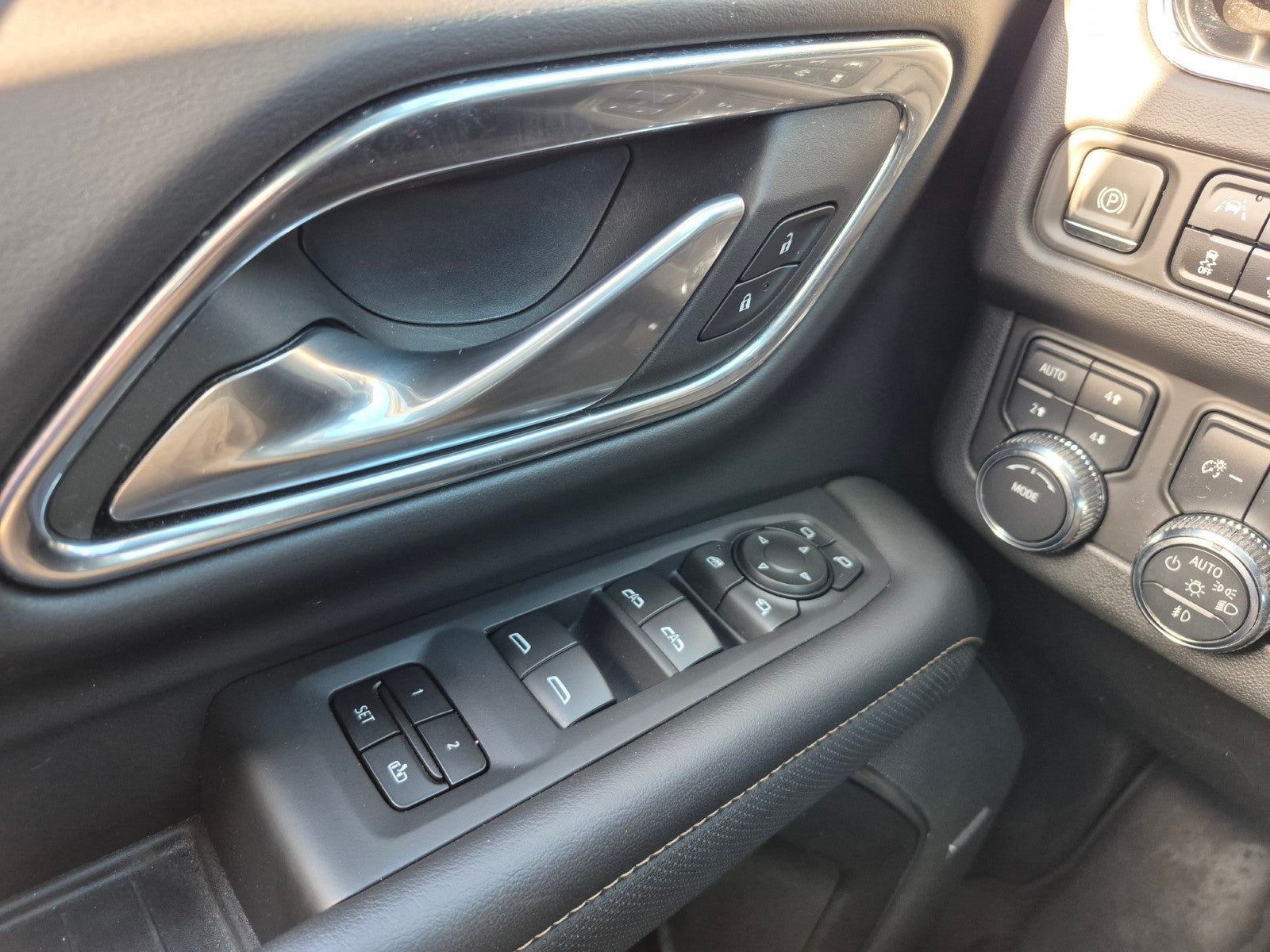 2023 GMC Yukon XL AT4