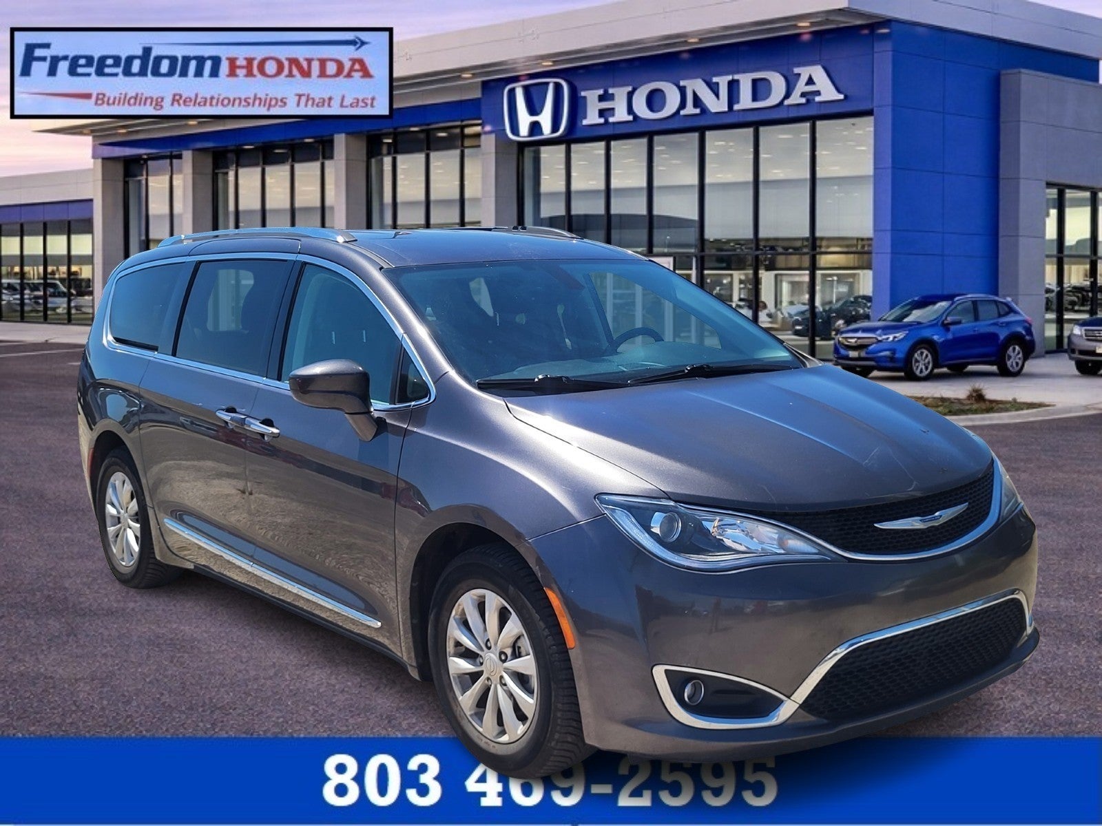 2019 Chrysler Pacifica Touring L's photo