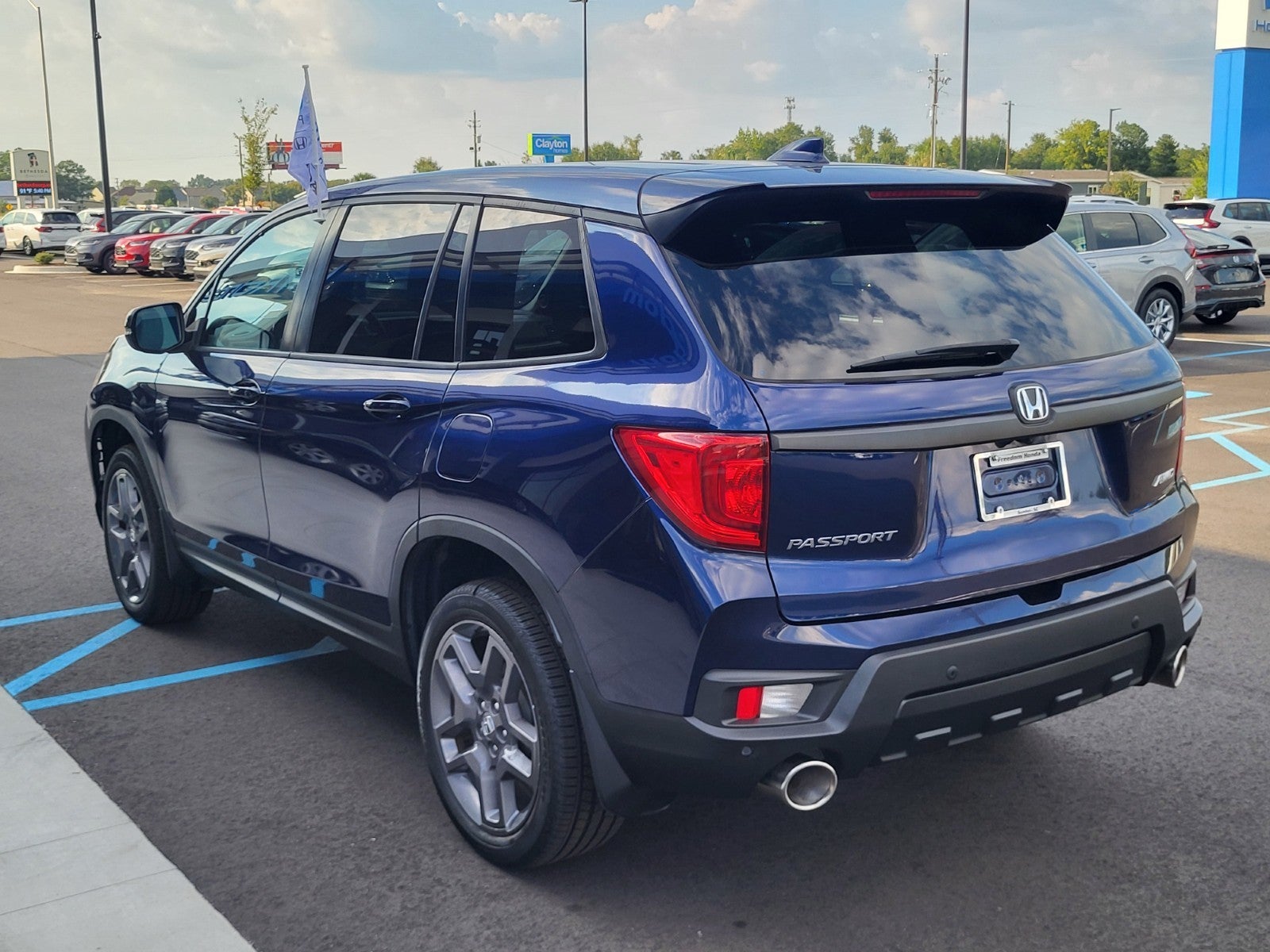 2022 Honda Passport EX-L - Photo 6