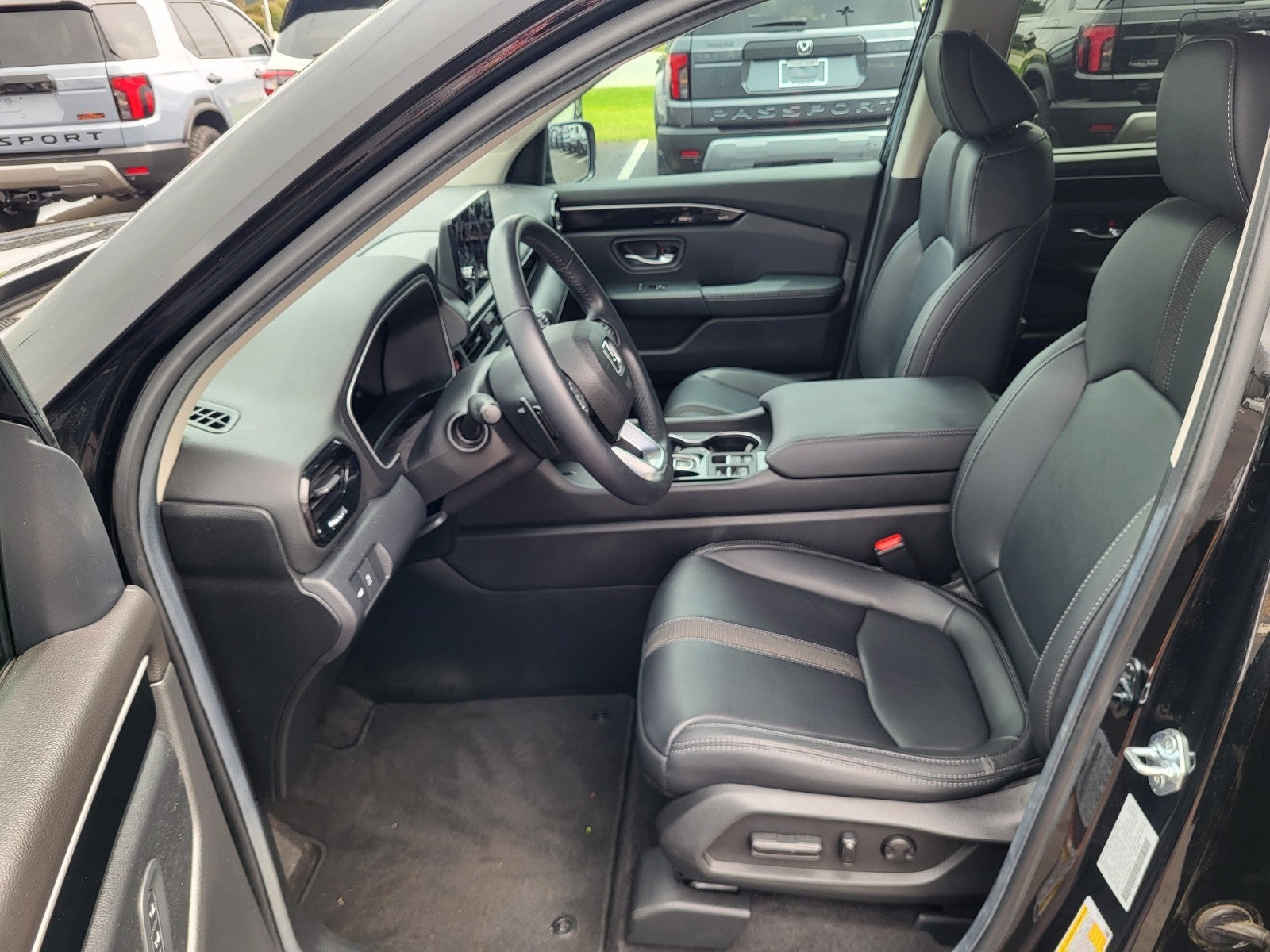 2025 Honda Pilot EX-L - Photo 12