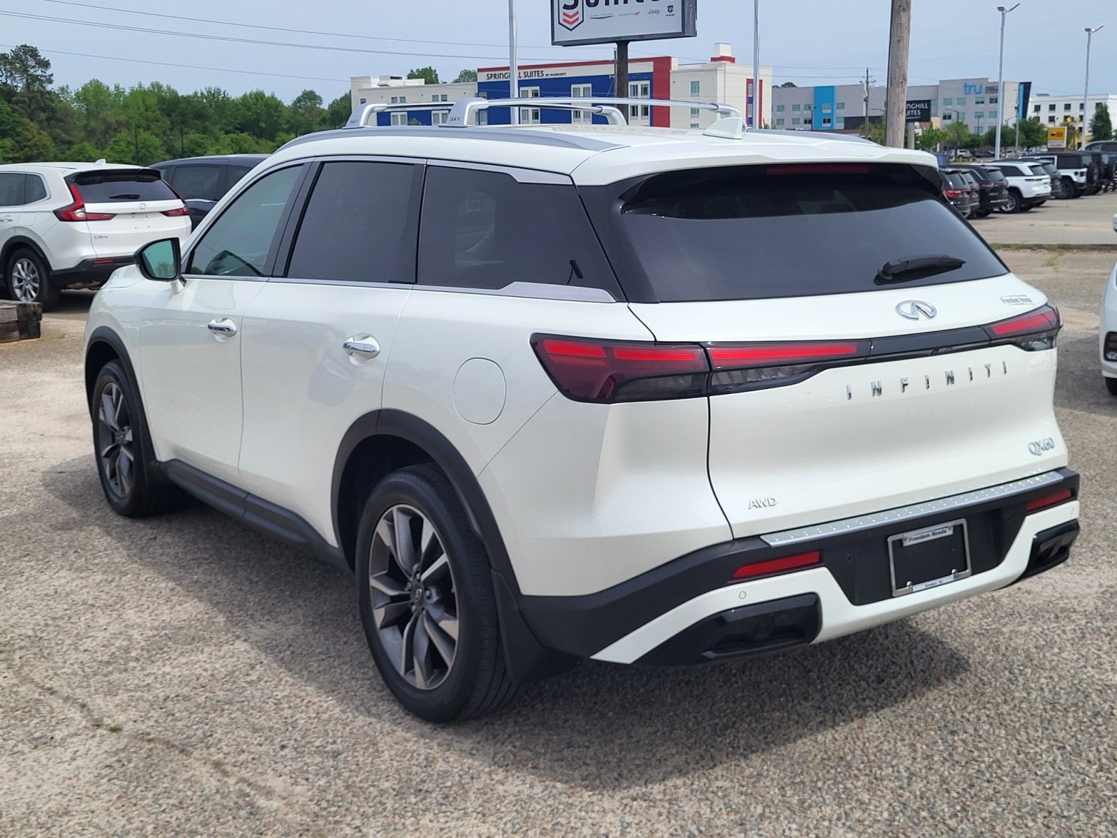 2023 INFINITI QX60 LUXE