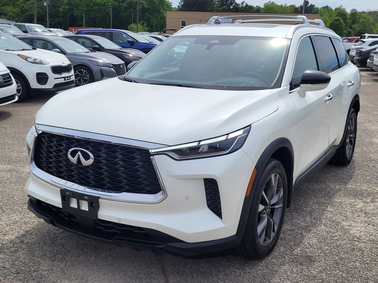2023 INFINITI QX60 LUXE