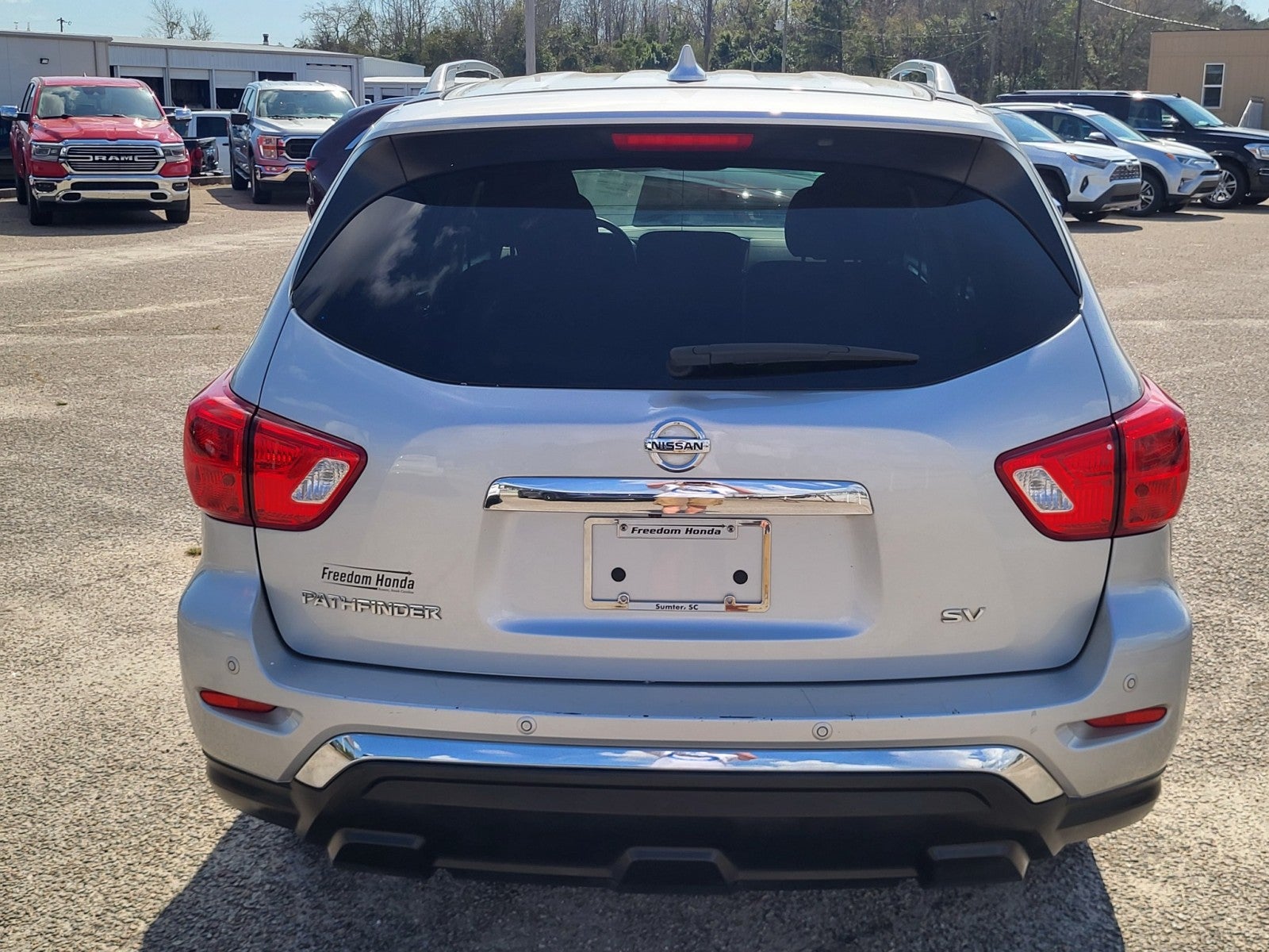 2020 Nissan Pathfinder SV