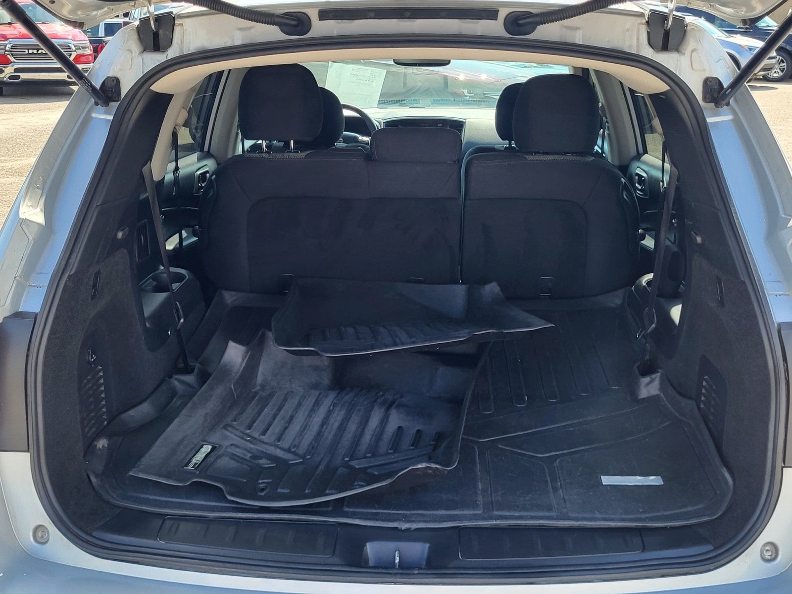 2020 Nissan Pathfinder SV