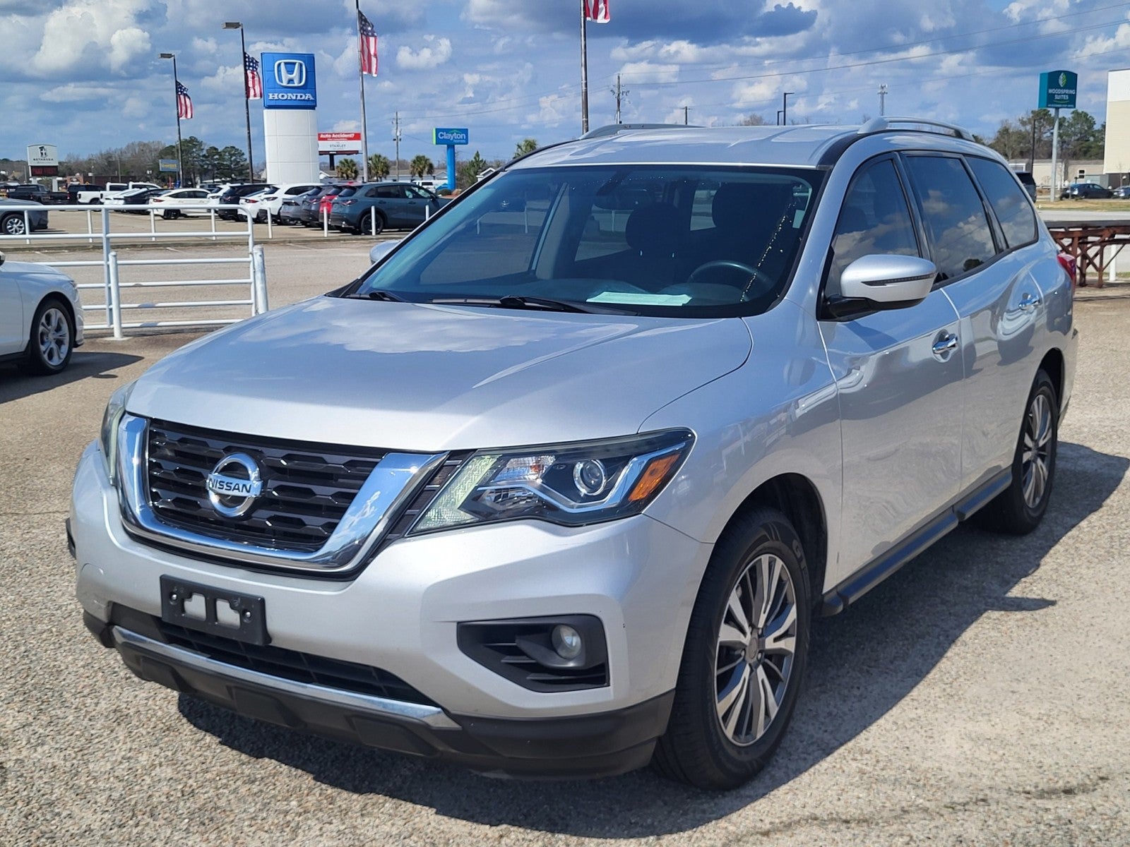 2020 Nissan Pathfinder SV