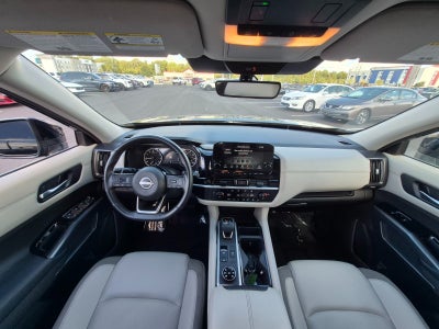 2025 Nissan Pathfinder SL