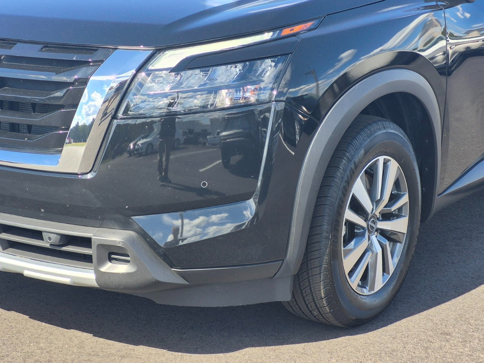 2025 Nissan Pathfinder SL
