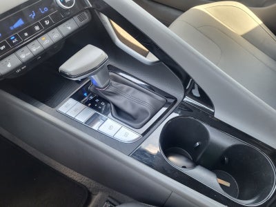 2025 Hyundai Elantra Luxury