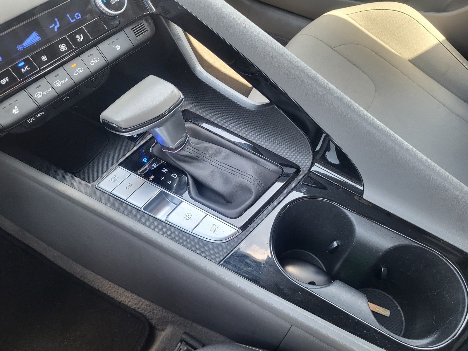 2025 Hyundai Elantra Luxury