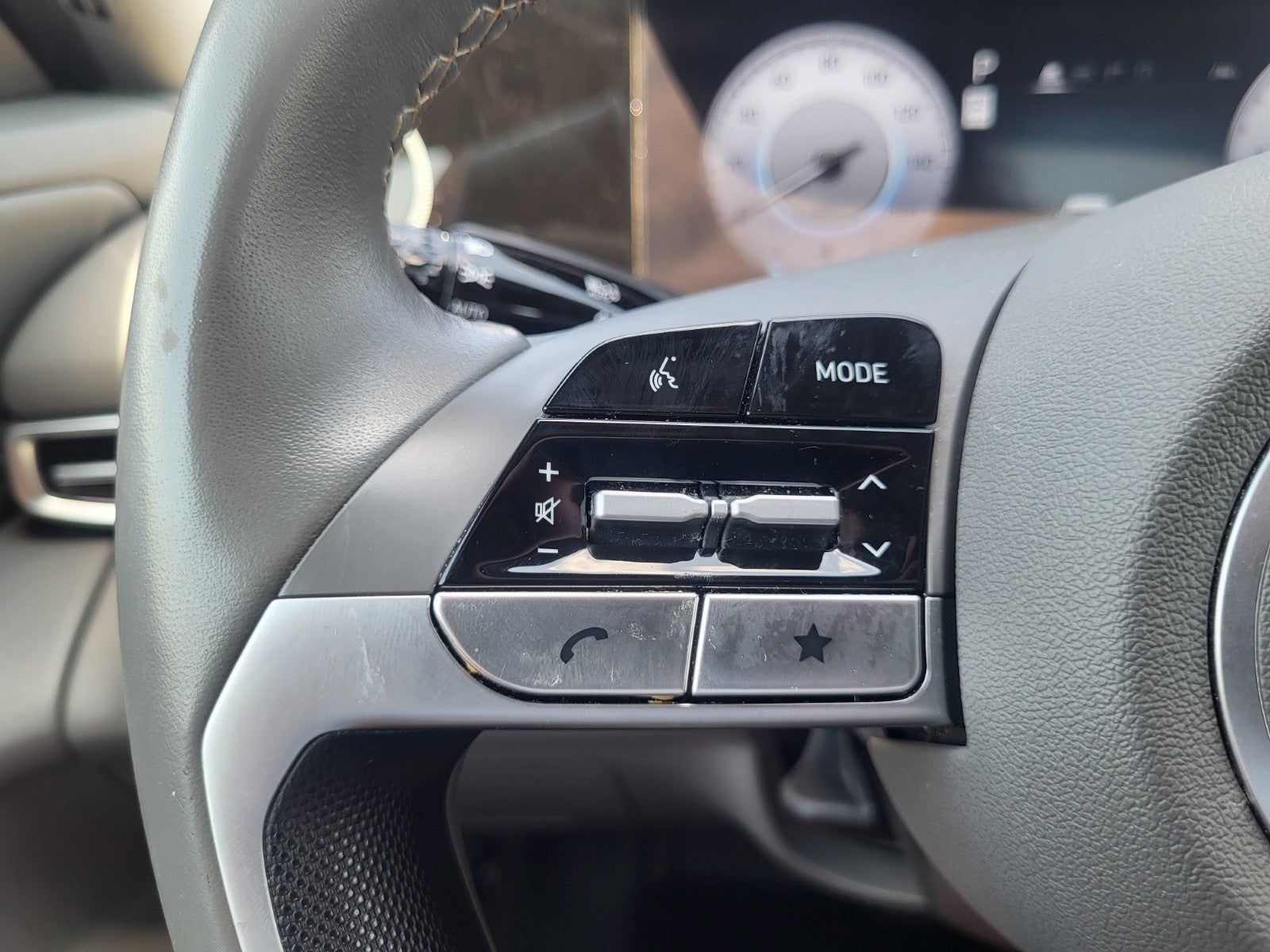 2025 Hyundai Elantra Luxury